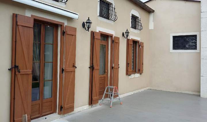 Installation de porte en bois Creusot